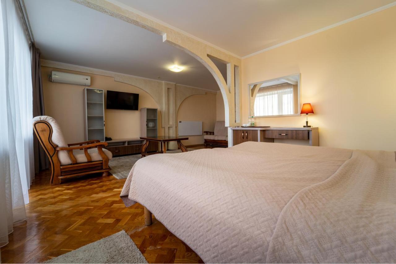 Hotel Halychyna Ternopil Exterior foto